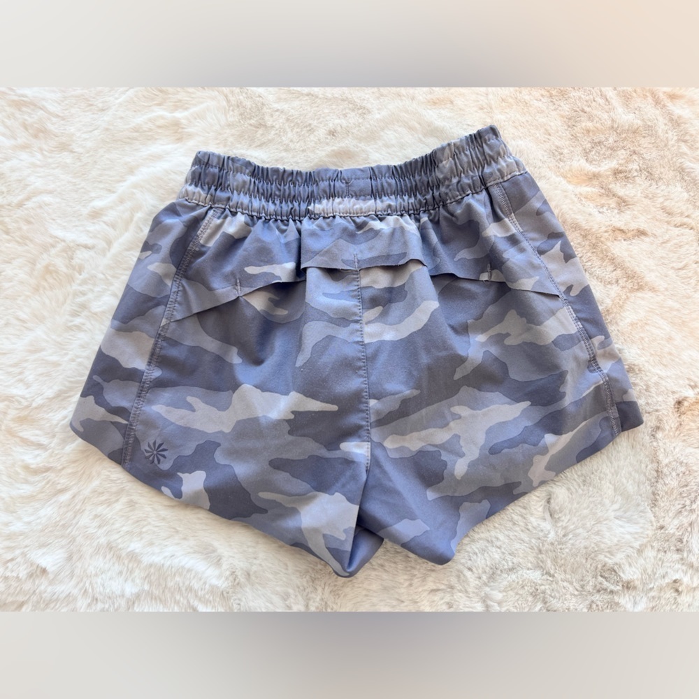 Athleta Girl Heart The Hustle 2.5" Shorts in Gray Camouflage Size XS/6 - Picture 2 of 7